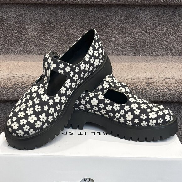 Call It Spring Amelyaa Mary Janes - Ladies Floral blu & wht Sz 7.5  NEW W/ BOX - Picture 1 of 12